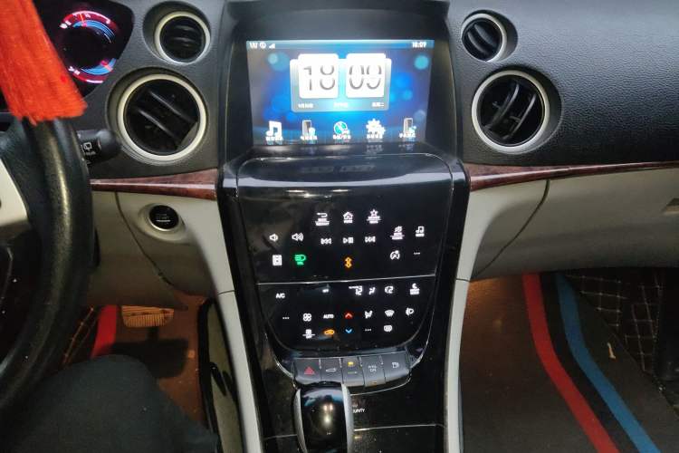 Used Luxgen Great 7 SUV 2015 2.2T Two-Wheel-Drive ZhiZun Version
