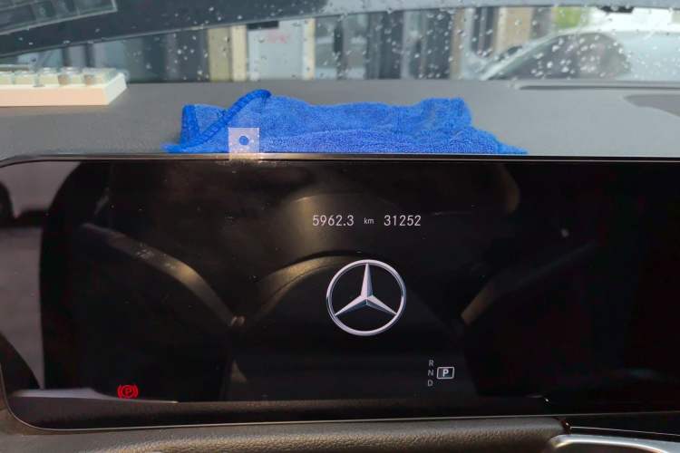 Used Mercedes-Benz GLB 2022 Second Facelift GLB 200 Dynamic Edition Odometer Close Up