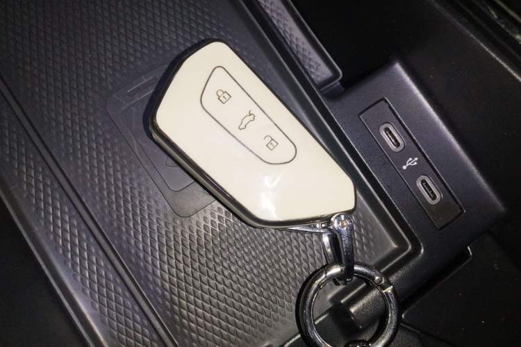 Used Volkswagen ID.6 CROZZ 2022 Long-Range PRO Edition
