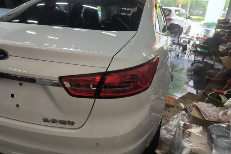 Used Ford Escort 2015 1.5L Automatic Fashion Model