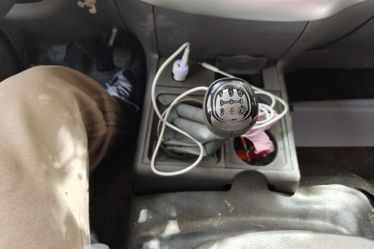 Used Jinbei Hiace 2020 2.0L Express King Series Deluxe Van Standard Roof China VI Emission Standard 1TZS
