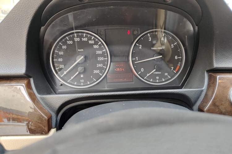 Used BMW 3 Series 2011 320i Sport Edition Odometer Close Up