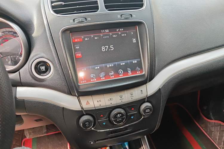 Used Dodge Journey 2013 2.4L Two-Wheel Drive Luxury Version Audio And AC Panel