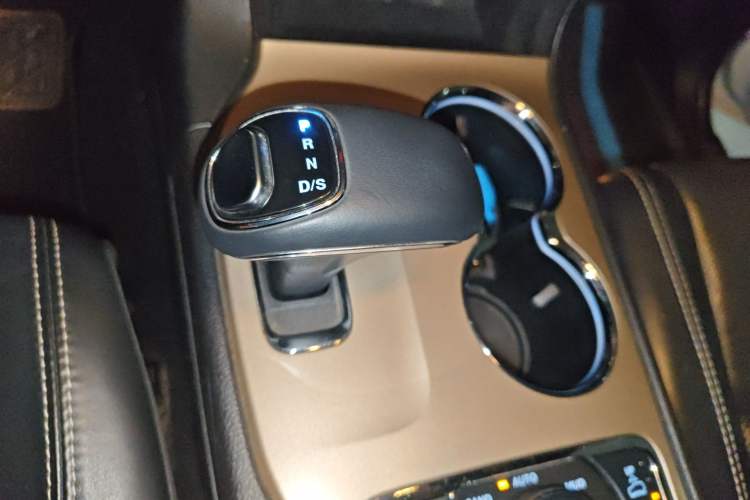 Used Jeep Grand Cherokee 2014 3.6L Elite Navigation Edition Gear Lever