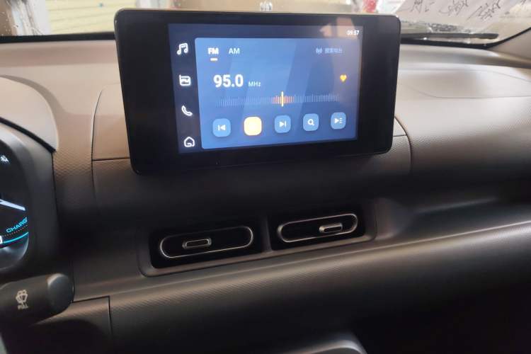 Used Wuling Hongguang New Energy 2024 All-Electric Model 300KM Standard Version Audio And AC Panel