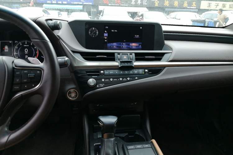 Used Lexus ES 2020 200 Excellence Edition Audio And AC Panel