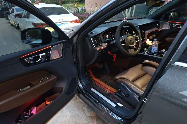 Used Volvo XC60 2022 B5 4x4 Smart Luxury Edition