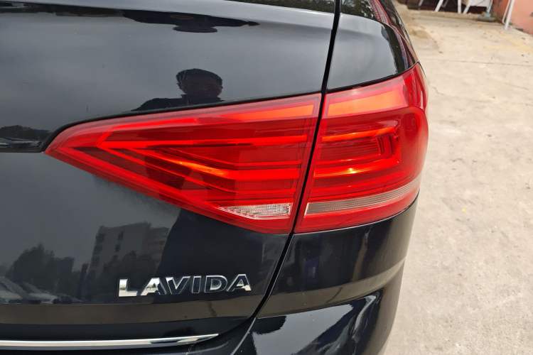 Used Volkswagen Lavida 2015 1.6L Automatic Comfort Edition Right Rear Taillight