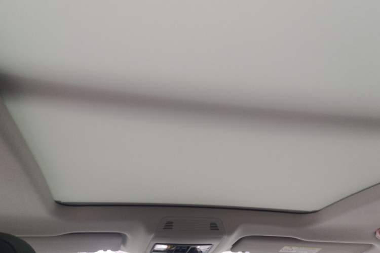 Used Volkswagen Tavendor 2024 380TSI All-Wheel-Drive R-Line Cruise Premium Edition Headliner