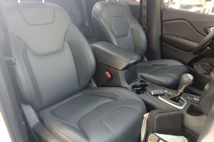 Used Jeep Cherokee 2016 2.4L Professional Smart Version