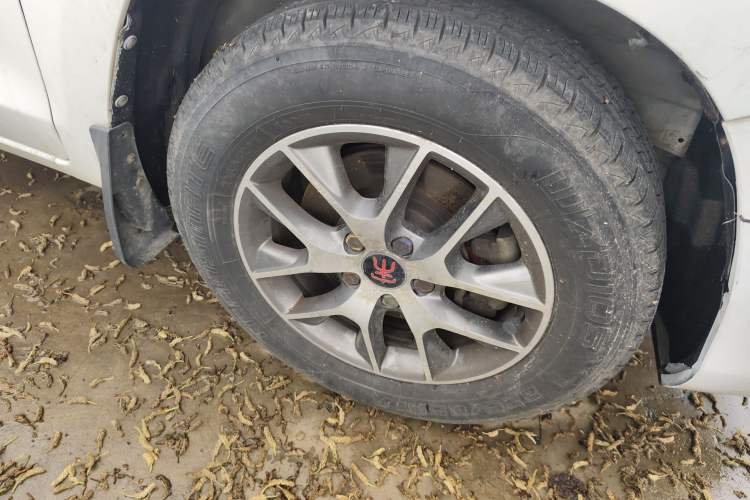 Used BYD Song 2016 GaiShi Edition 1.5TI Manual Elite Model Right Front Wheel Hub