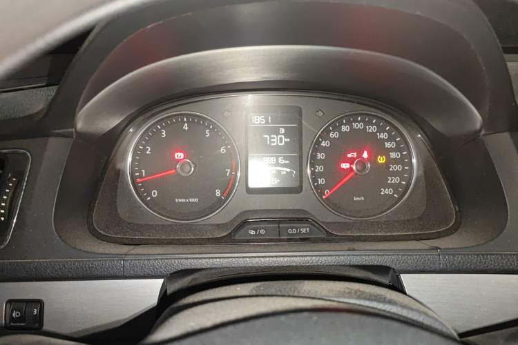 Used Volkswagen Lavida 2013 Restyled Classic 1.6L Manual Comfort Edition
