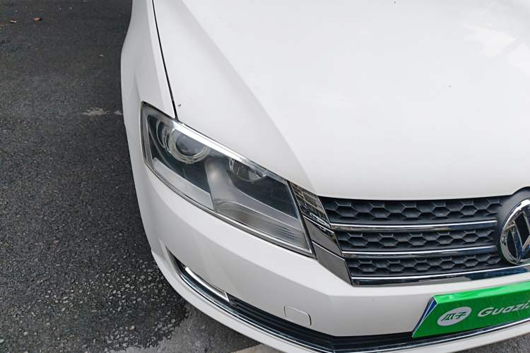 Used Volkswagen Gran Lavida 2014 1.6L Automatic Sport Edition Right Front Headlight