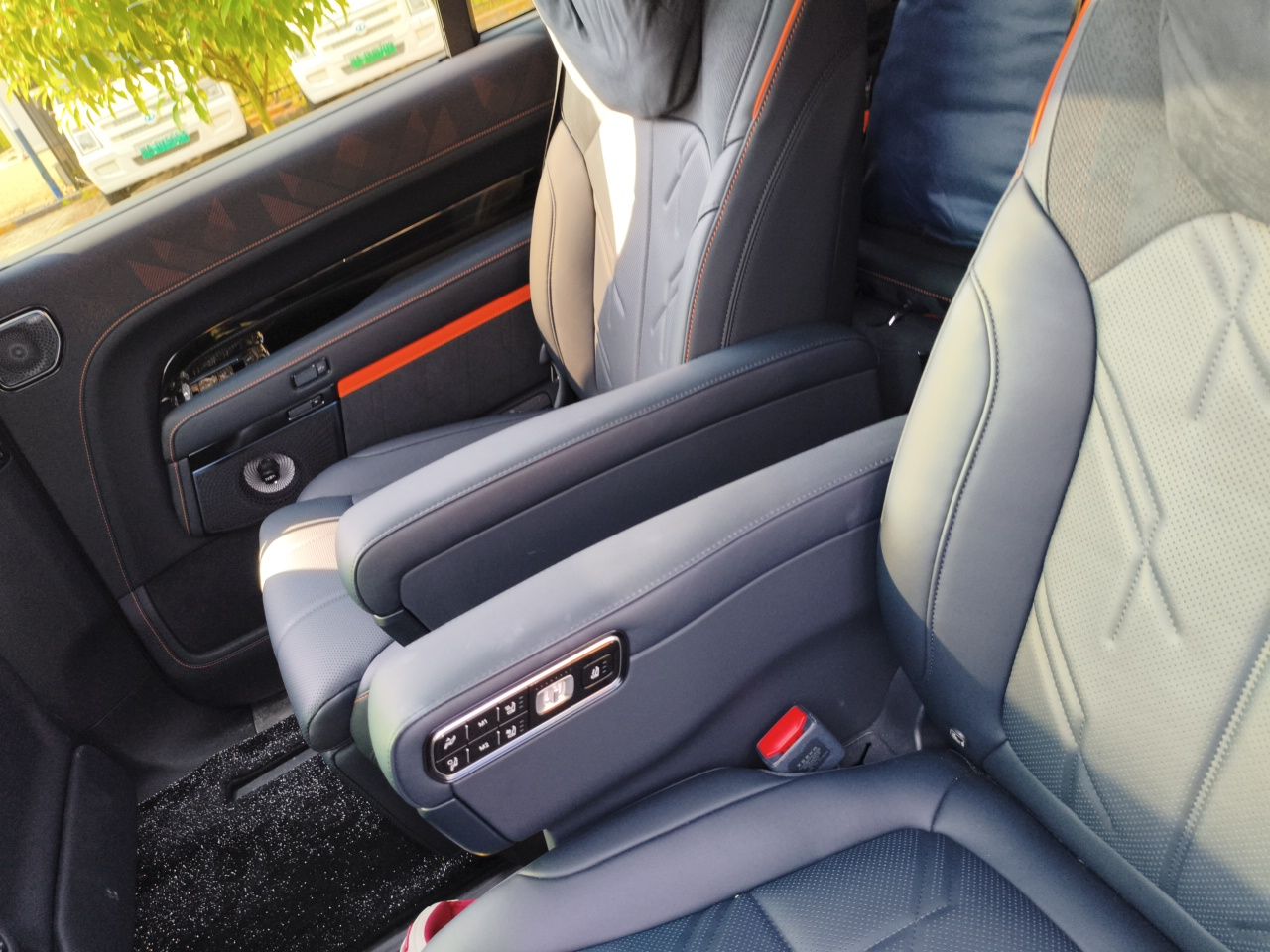 Zeekr 9X 2025 Moon Black Edition 70kWh — снимка 17