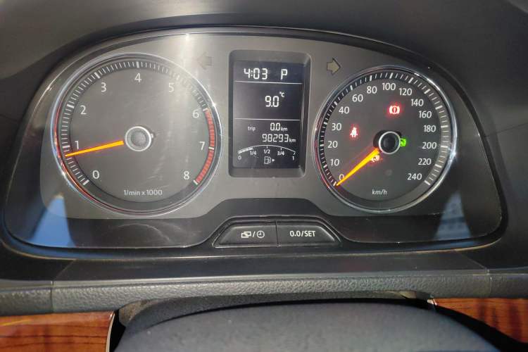 Used Volkswagen Lavida 2013 1.4TSI DSG Comfort Edition Odometer Close Up