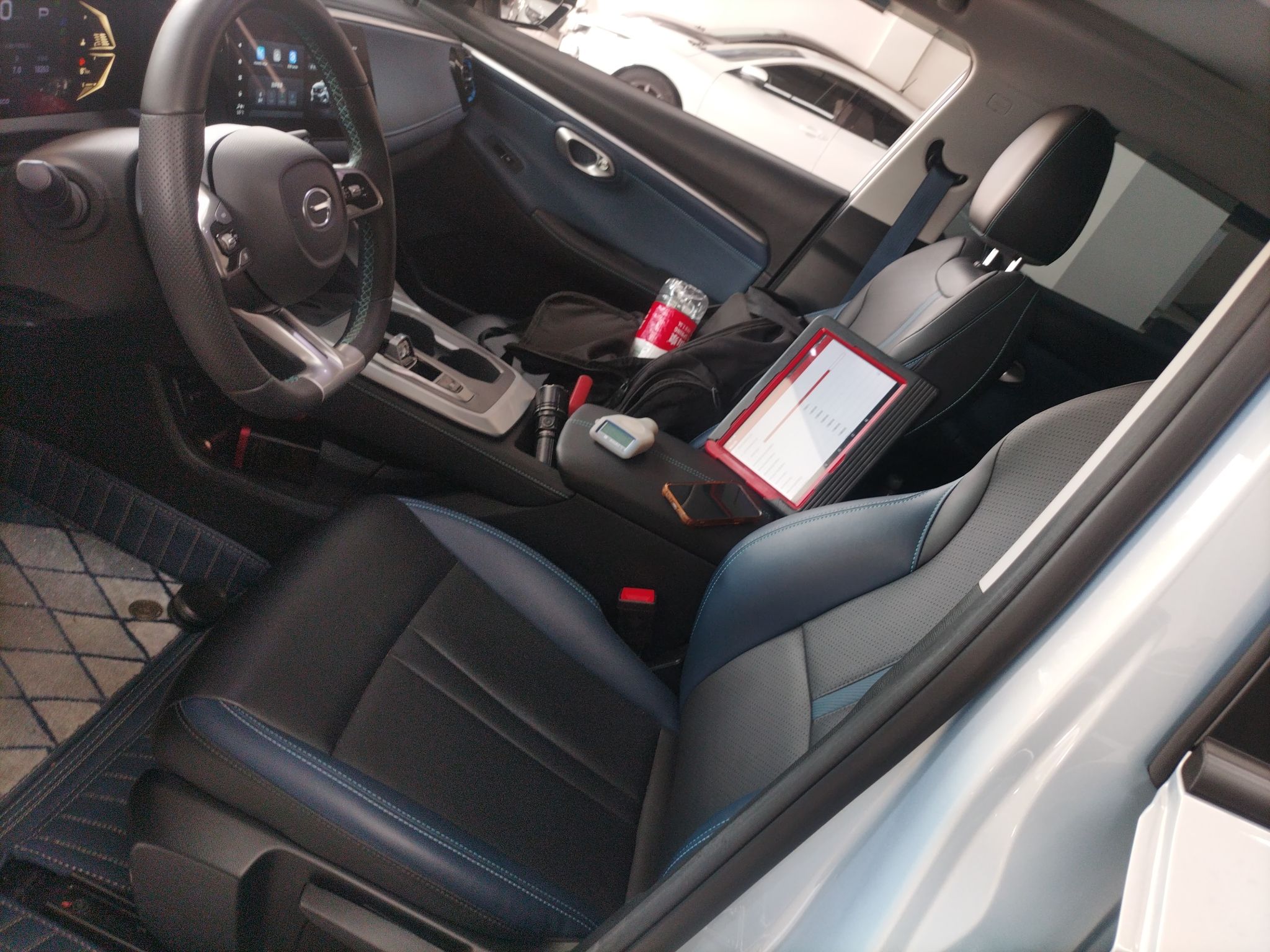 Переднее сиденье в автомобиле