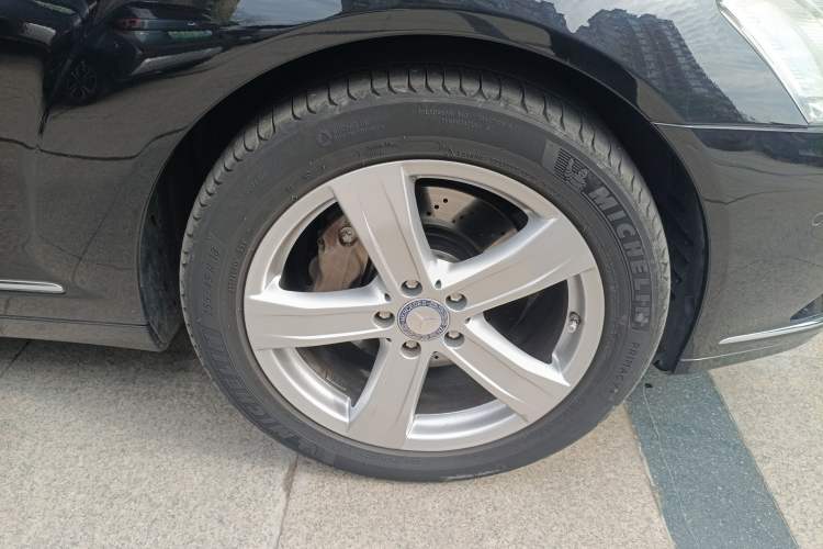 Used Mercedes-Benz S-Class 2012 S 300 L Business-Class Grand Edition Right Front Wheel Hub