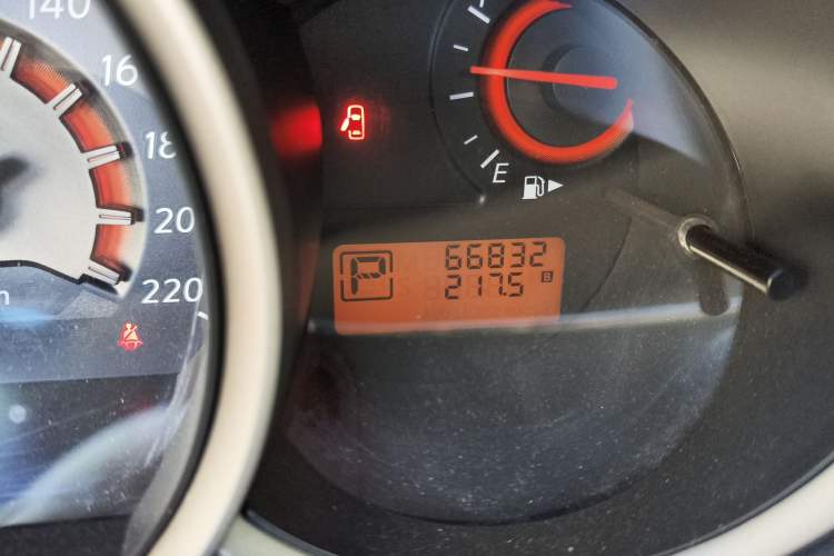 Used Nissan Sylphy 2012 Classic 1.6XE Automatic Comfort Edition Odometer Close Up