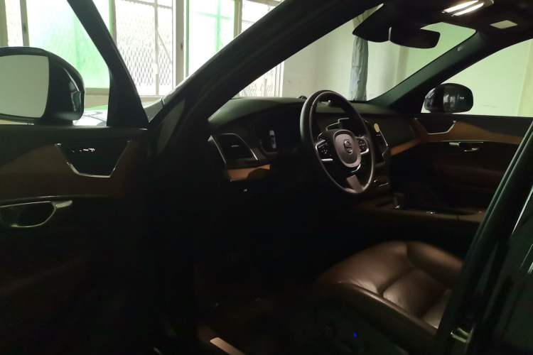 Used Volvo XC90 2023 B5 SmartDrive Luxury Edition 7 Seats Driver Seat