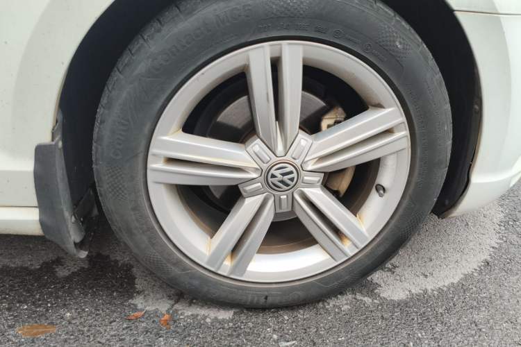 Used Volkswagen Lamando 2017 280TSI DSG Comfort Edition Right Front Wheel Hub