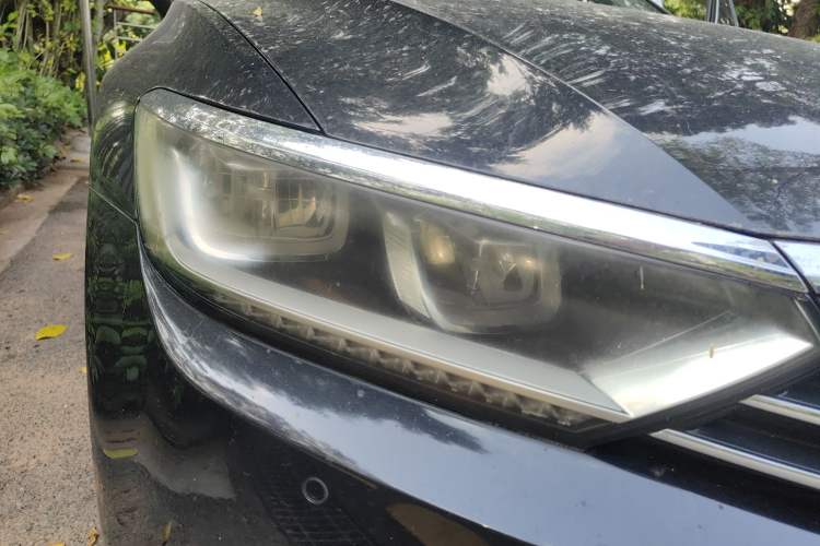 Used Volkswagen Magotan 2018 330TSI DSG Luxury Model Right Front Headlight