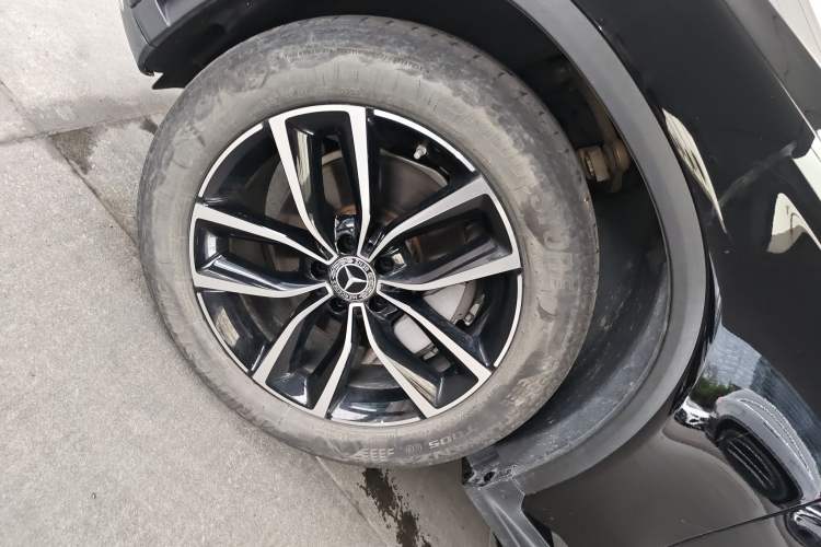 Used Mercedes-Benz GLC 2022 Second Facelift GLC 260 L 4MATIC Luxury Edition Left Front Wheel Hub