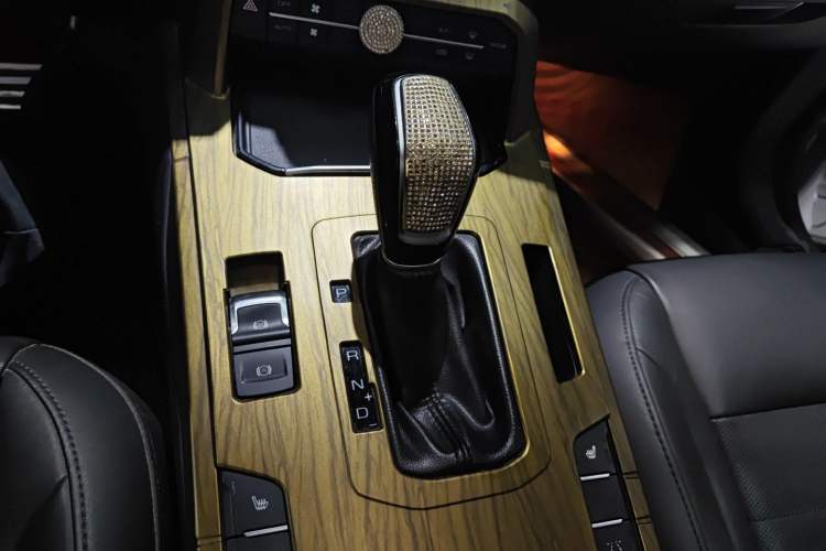 Used Wey VV7 2017 2.0T Flagship Model Gear Lever