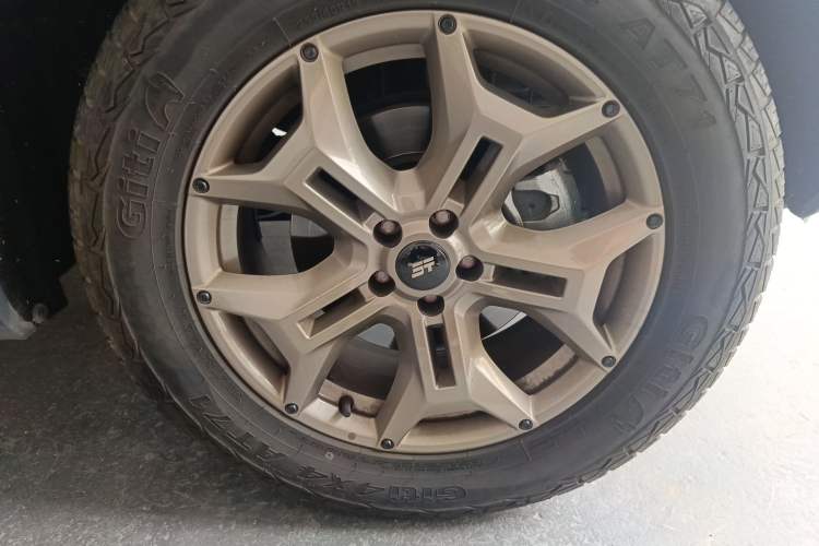 Used JETOUR Traveler 2023 2.0T Four-Wheel Drive Conqueror Right Front Wheel Hub