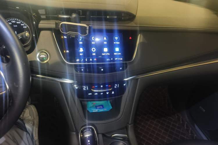 Used Cadillac XT5 2020 Revised Version 28T Four-Wheel Drive Tech Edition Audio And AC Panel