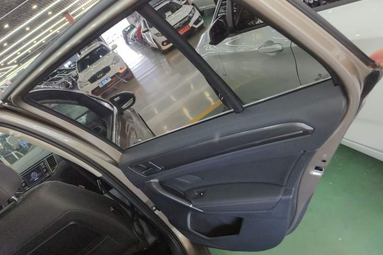 Used Volkswagen Golf Sportsvan 2018 230TSI Automatic Trend Edition