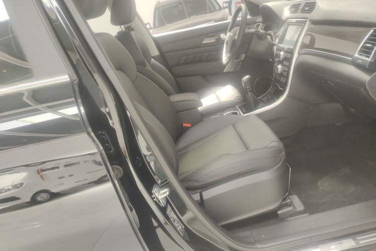 Used Haval H2 2016 Red-Label 1.5T Manual Two-Wheel Drive Luxury Model
