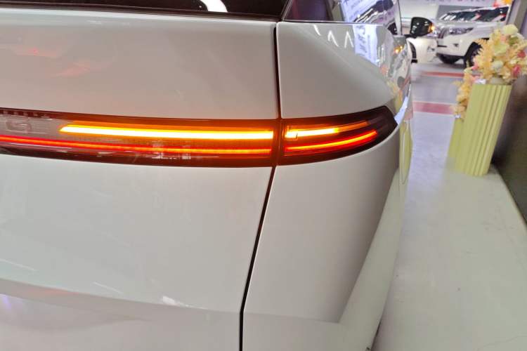 Used XPeng X9 2024 702 Ultra-Long Range Max
