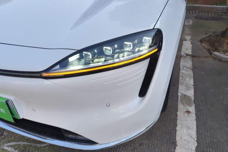 Used Hima Luxeed R7 2025 Extended-Range 251km Pro Left Front Headlight