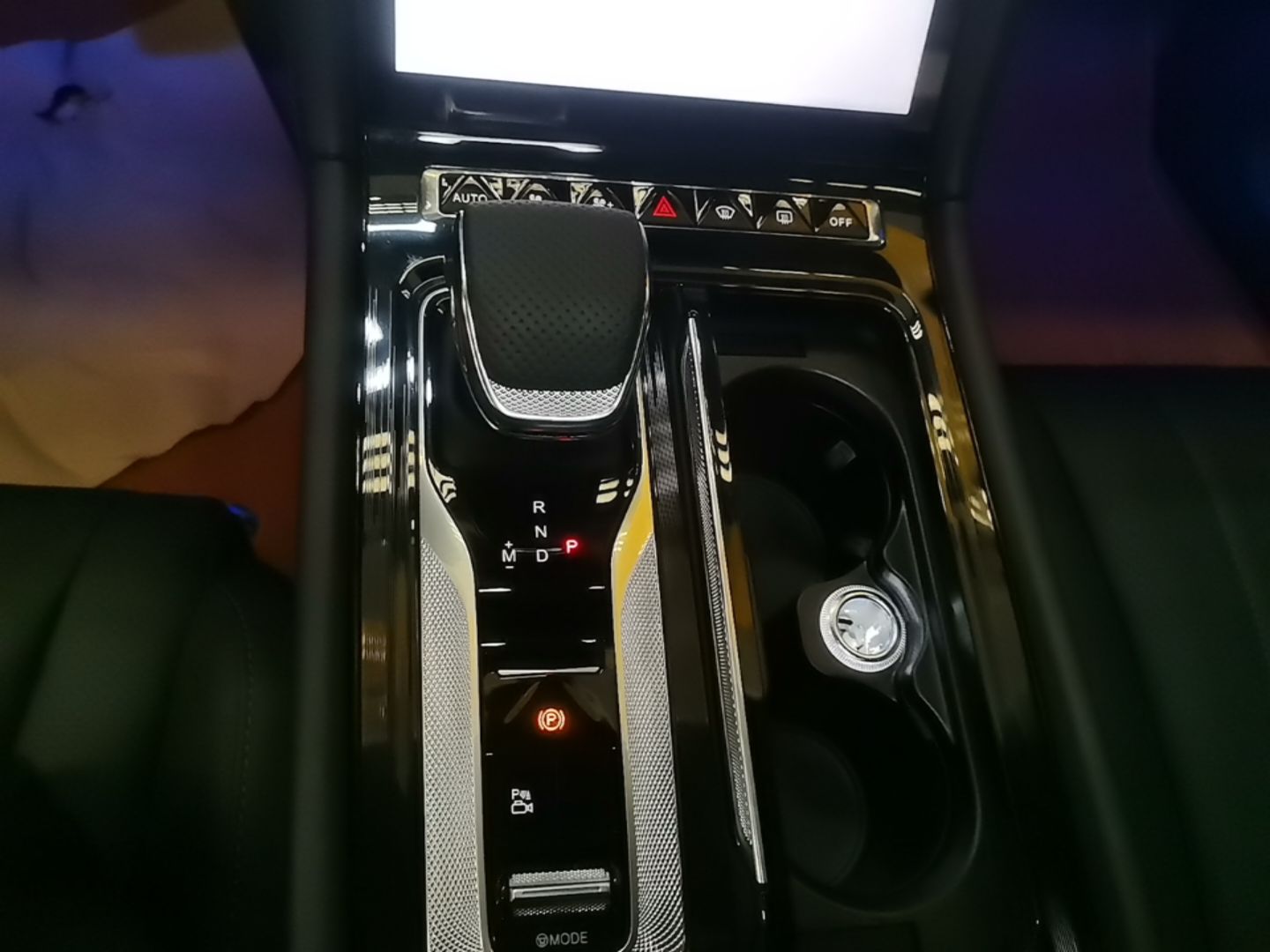 Hongqi H5 2025 Model 2.0T Automatic Xuan Ying 2 Million Units Commemorative Edition — снимка 16
