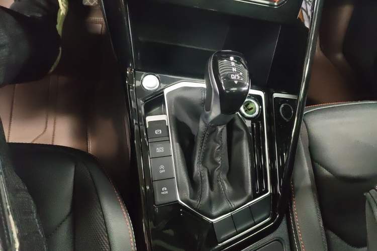 Used Volkswagen Tayron 2022 280TSI Two-Wheel Drive Luxury Smart Connectivity Version Gear Lever