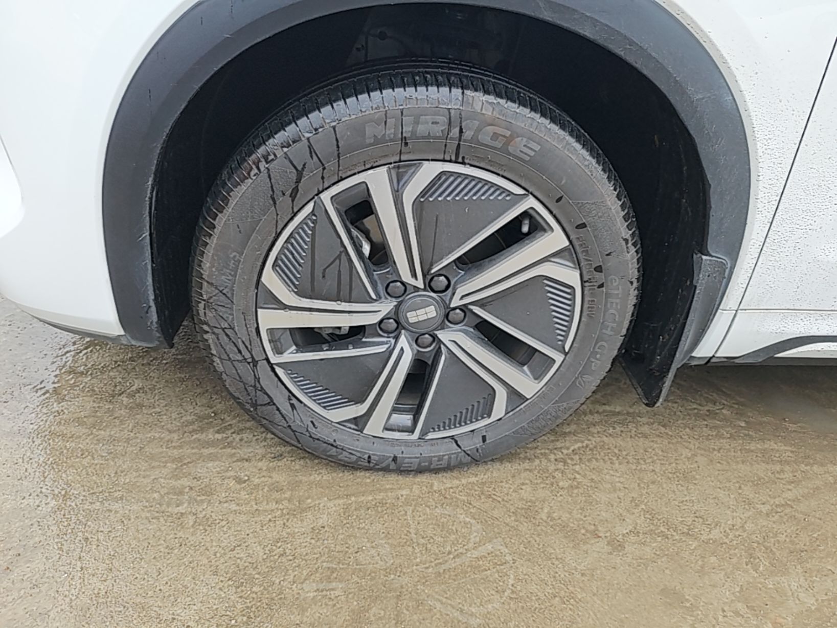 Geely Galaxy Xingjian 7 EM-i 2025 120km Exploration+ Version — снимка 10