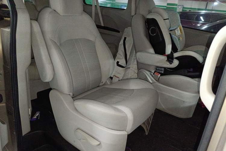 Used SAIC MAXUS G10 2014 2.0T Automatic Elite Edition
