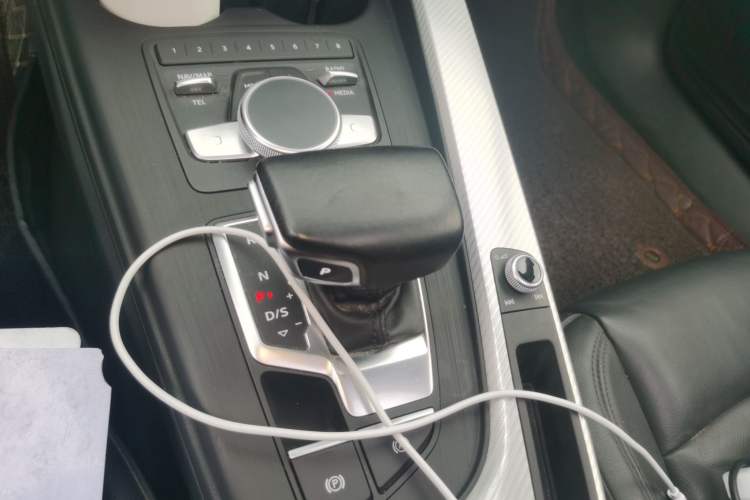 Used Audi A4L 2017 Plus 40 TFSI Fashion Model Gear Lever