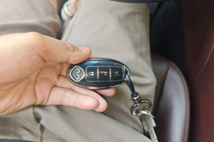 Used Infiniti QX50 2013 2.5L Two-Wheel-Drive Elegant Edition
