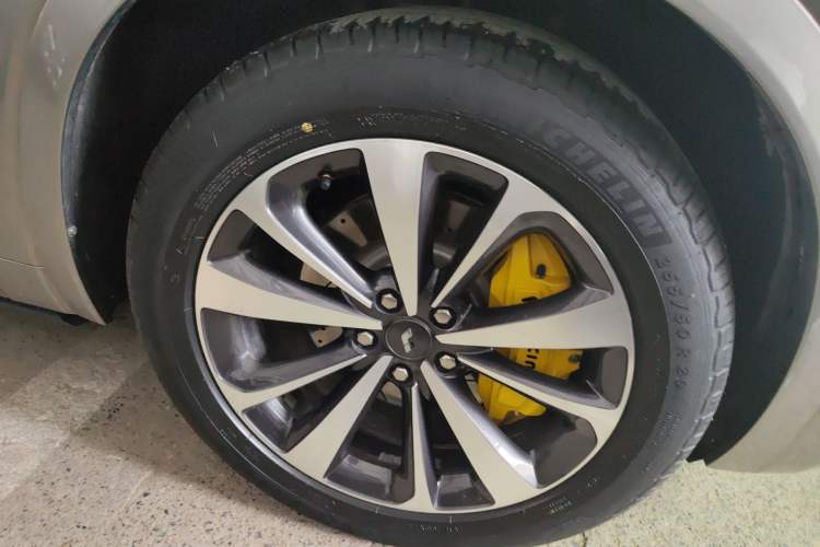 Used Li Auto ONE 2020 Extended-Range 6-Seater Version Right Front Wheel Hub