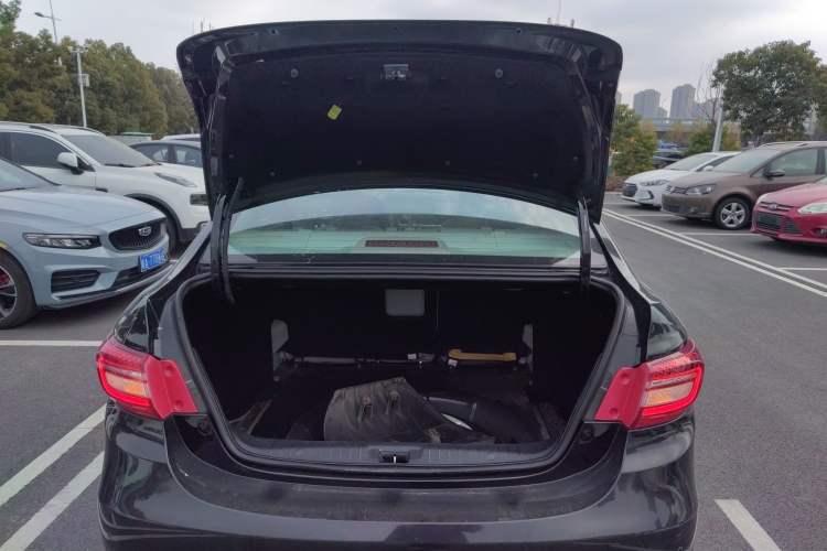 Used FORTHING Joyear S50 2017 1.5L Manual Luxury Model
