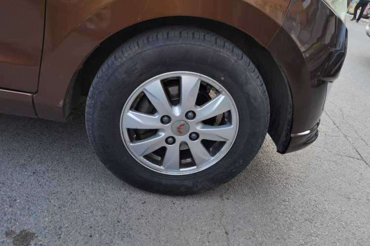 Used Wuling Hongguang 2015 1.5L S Basic Version China V Standard Right Front Wheel Hub