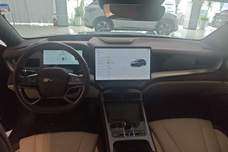Used BYD Seal 07 DM-i 2025 Intelligent Driving Version DM-i 1.5L 125 km Prestige Edition Center Console