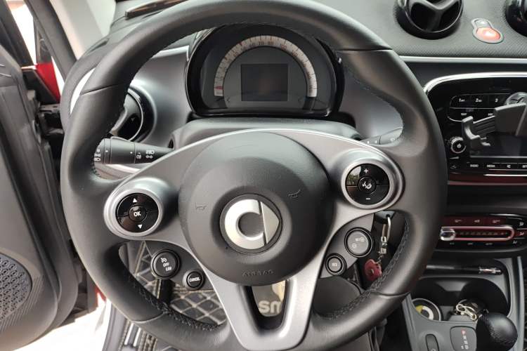 Used smart fortwo 2018 1.0L 52kW Hardtop Passion Edition China V Standard
