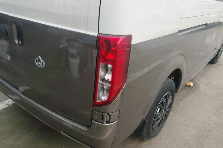 Used CHANGAN KUAYUE Xing V5 2022 1.5L Comfort-Grade 5-7 Seater Passenger Vehicle JL473QH Right Rear Taillight