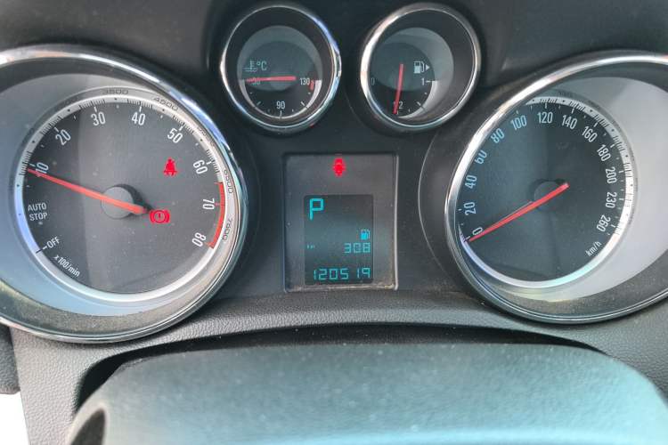 Used Buick Encore 2015 1.4T Automatic Two-Wheel Drive Urban Elite Version Instrument Cluster