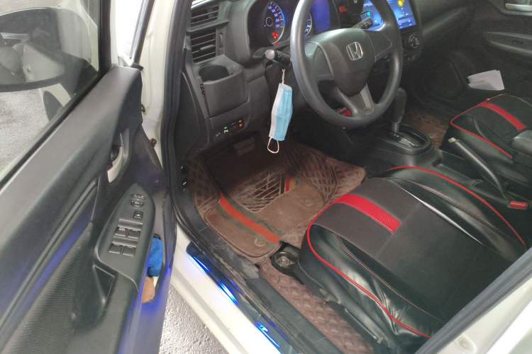 Used Honda Fit 2016 1.5L SES CVT Fashion Sunroof Edition Driver Seat