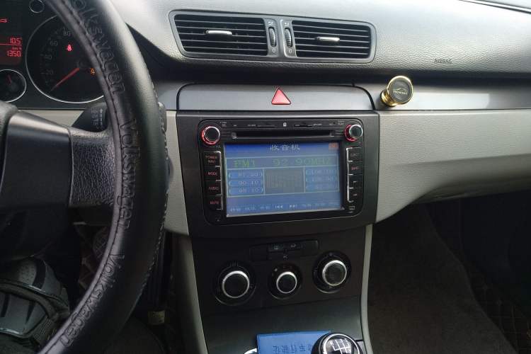 Used Volkswagen Magotan 2007 1.8 TSI Manual Tech Model Audio And AC Panel