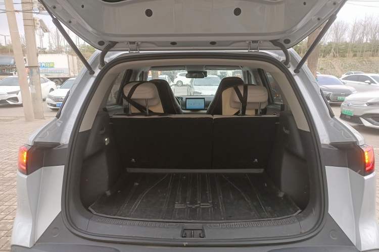 Used BYD Yuan UP 2024 401 km Active Version Trunk