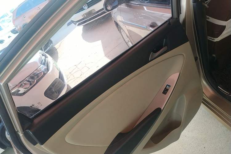 Used Hyundai Verna (older generation) 2014 1.4L Manual Smart GLS Trim